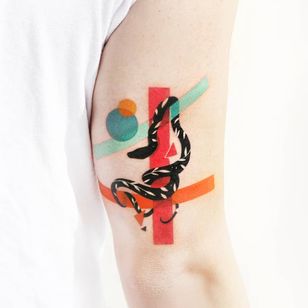 Tatuaje de Polyc Sj #Polycsj # tatuaje de serpiente # serpiente # reptil #animal #naturaleza abstracta # patrón # ornamental #formas #color #círculo #hojas