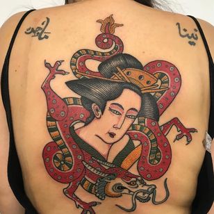 Tatuaje de Alfredo Guarracino alias Al Boy #AlfredoGuarracino #Londontattoo #London #Londontattooartist #londontattoostudio #UK #dragon #geisha #neojapanese #folkart