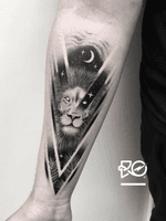 By RO. Robert Pavez • 🦁 • Done in studio Bang Bang • New York 2019 #engraving #dotwork #etching #dot #linework #geometric #ro #blackwork #blackworktattoo #blackandgrey #black #tattoo #fineline