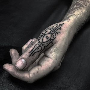 Tattoo by Jondix #Jondix #Londontattoo #London #Londontattooartist #londontattoostudio #UK #linework #pattern #cyberpunk #sigil #symbol #esoteric #fingertattoo