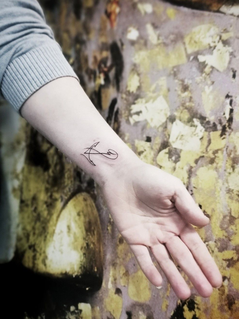 Minimalist anchor tattoo   Small anchor tattoos Tattoos for women  small Small tattoos for guys