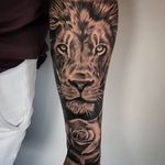 Realistic black and grey lion and rose#blackandgreytattoo #blackandgrey #realistic  #realism #realistictattoo #blackandgraytattoos #tattoo #liontattoo #lion 