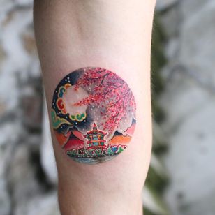 Tatuaje de Pitta KkM #Pittakkm #Pitta # tatuajes de árboles # árboles # árbol #naturaleza # árbol # aire libre #tierra #suelo #color #cerezo #salud #pagoda #nubes #montañas #paisaje