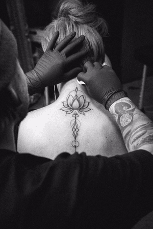 Yesterday I had @tylerpalmerfilmmaker drop by and get some superrr nice progress photos of the spine tattoo i was doing for @jaderumensHere’s just one of them and I’ll be posting some more in the next few days, be sure to check out his work! 📷 💥  #dotworktattoo #blackworkers #dotwork #mandalatattoo #mandala #geometrictattoo #linework #blackworkerssubmission #blackwork #btattooing @dailydotwork #dailydotwork @uktta #uktta #uktoptattooartists #geometry @geometrip #geometrip #radtattoos @radtattoos @tattoomcr #tattoomcr #thedarkestwork #elgatonegrotatt #pattern #patterntattoo #shockmansion #lotustattoo #spinetattoo #girlytattoo