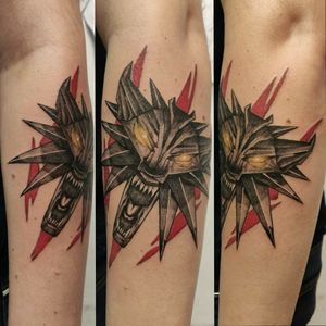 Witcher 3 - School of the Wolf #witcher3tattoo #witchertattoo #witcher3 #schoolofthewolf #balmtattoo #balmtattooportugal #spidertattoos #cedofeita #porto