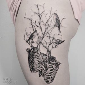 Tattoo by Arie Fasant #ArieFasant #treetattoos #trees #tree #nature #wood #outdoors #land #earth #skeleton #bones #birds #illustrative