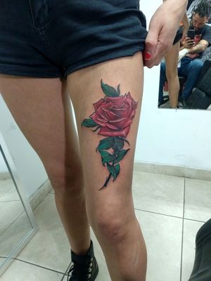 Rosita neotraditional!!!...#tats #tattoolife #tattuaggio #tatuaje #tattooed #rose #rosa #red #rojo #neotraditional #girl #girltattoo #rock 