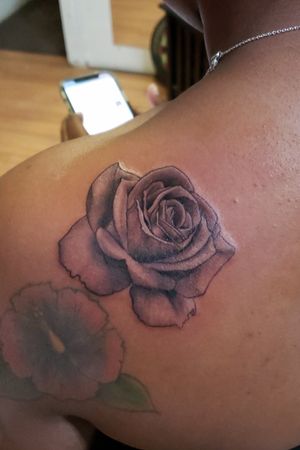 Coverup rose tattoo done by @wolftattoos216. #coveruptattoo #rose #blackandgreytattoo  