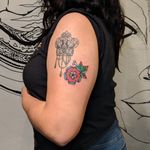 Traditional Flower  #tattoo #tattoos #tattooed #ink #inkadict #inkart #neotraditional #tattooflowers #flowers #handtattoos #traditinalflowers #neotraditionaltattoo #flowertattoo #vegantattoo #veganink #tattooedgirl #latinatattooartist #laink #femaletattooartist #tattooartisneeded #tattooartist #losangeles #melrose #melrosetattoo #california #makittaboom