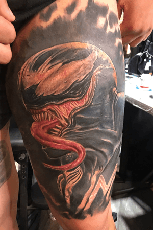 IG: grafitwear ...All black like VENOM👇This is my last full color piece for a total of 15 hours divided into two sessions. His name is Venom is a fictional character that appears in American comics published by Marvel Comics, commonly in association with Spider-Man. The character is a sensitive extraterrestrial symbiote with an amorphous, semi-liquid form, which survives through union with a guest, usually human (for those who did not know) 👍 I hope you enjoy it ... #venom #spiderman # marvel #simbiotico #color #tattoo #venom #ink #marvelstudio #grafitwear #inknation #grafitwear #ink #tattoo #comic #spiderman # hombrearaña #tatuaje #expotattoord #black #ink #grafitwear # ss19