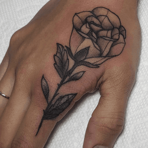 Cover up of an old unwanted finger tattoo