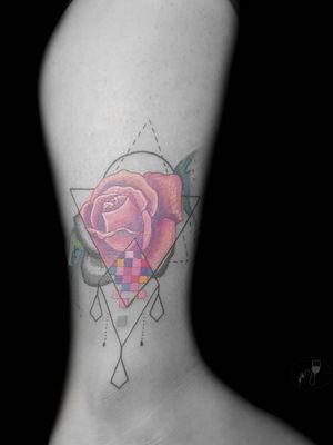 Abstract rose #rose #abstract #tattooparlour #pixel #pixeltattoo #geometrical #fineline #abstractart 