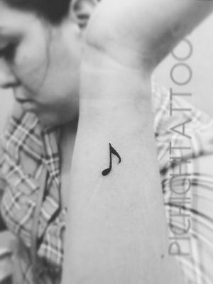 #womantattoo #armtattoos #music #corchea #minimalisttattoo #niceperson #tattoolove #tattoolifestyle #tatuadoresnicaraguenses #nopainnogain #arteurbano @yadercastrillo @pichichitattoos 
