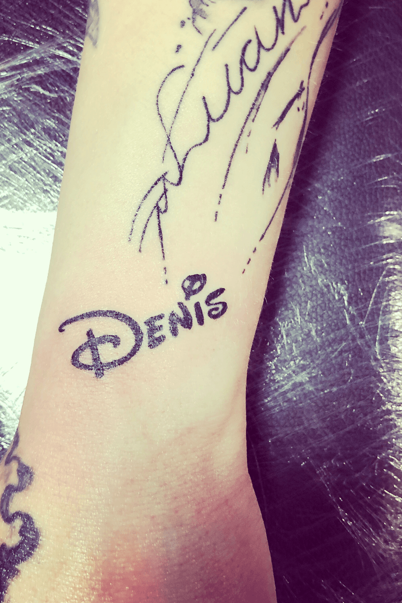 денис татуировка на руке