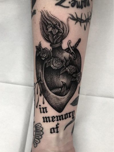 Tattoo by Tine DeFiore #TineDeFiore #mementomoretattoos #mementomori #death #dying #skull #RIP