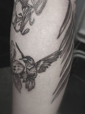 Humming bird and lilly, lower arm