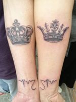 King n Queen . Couple tattoo. #kingandqueen #tattoohubkl #tattoohubmy #coupketattoo #heartbeattattoo 