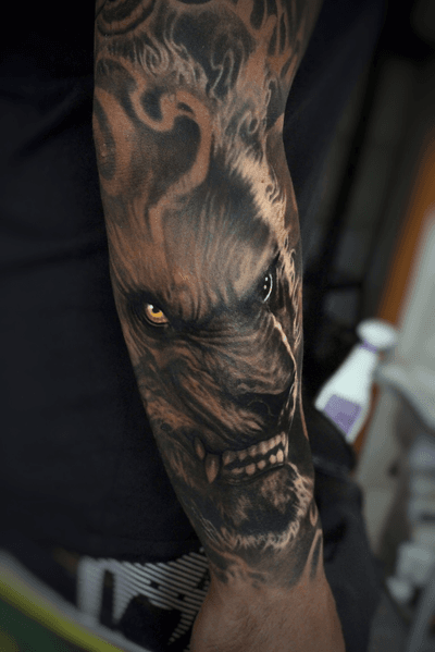 #Onlythebesttattooart #tattoo #ink #cristianrodrigueztattoos #blackandgrey #realism #surrealism #dotwork #ornamental #tribal #gemetric #colortattoo #fuerteventura #warewolf #werewolf #wolf 
