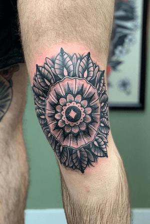 Traditional styled knee mandala for a very tough dude. Happy when clients sit still. 🙏🏻