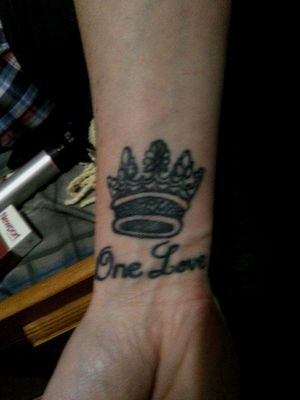 Queens crown One Love