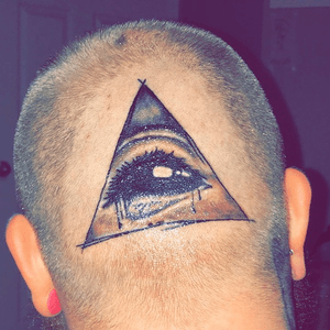 Illuminati or all seeing eye? got this on friday the 13th as a flash tattoo lol #FridayThe13th #illuminati #allseeingeye #headtattoo #blackandgrey #blackeyes 