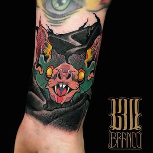 Tatuaje de Leonardo Branco #LeonardoBranco #battattoos #murciélagos #animales #dracula #vampire #nature #night #neo Traditional #color #new school