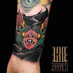 Tattoo by Leonardo Branco #LeonardoBranco #battattoos #bat #animal #dracula #vampire #nature #night #neotraditional #color #newschool