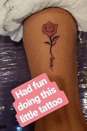 #nofilter #tinytattoos #rose #rosetattoo #bishoprotary #TattooArtist #Tattoolife #VeeHart #love 