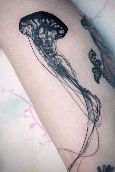 #Onlythebesttattooart #tattoo #ink #cristianrodrigueztattoos #blackandgrey #realism #surrealism #dotwork #ornamental #tribal #gemetric #colortattoo #fuerteventura #jellyfish #jellyfishtattoo 
