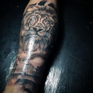 Lion. #liontatoo #realistictattoo #blackandgreytattoo #JesusChristtattoo #religioustattoos #tattoo2me #tattooforlife #sposkink