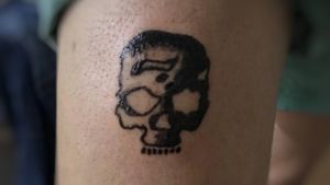 #skull #skulltattoo #tattooartist #NewSchoolArtist #newart #art #tattooapprentice #tattooapprentice #minimaltattoo #minimalistic #turkey