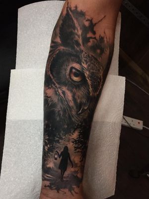 Tattoo by Ash Lewis #AshLewis #birdtattoos #birdtattoo #birds #bird #feathers #wings #flying #animal #nature #realism #realistic #hyperrealism #owl #forest #girl #lantern