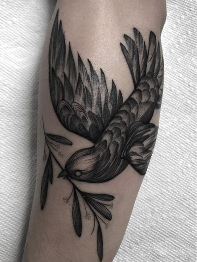 Tattoo by Marlon M Toney #MarlonMToney #birdtattoos #birdtattoo #birds #bird #feathers #wings #flying #animal #nature #blackwork #leaves #linework #illustrative