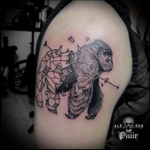 ~ Gorilla 🔥@PaiirStudio Para citas y cotizaciones: - WhatsApp 314-453-2275 - Bogotá. Calle 57 Sur # 3H-23 #Tattoo #Tatuaje #Man #TattooArt #Tattoos #Tatuajes #Bogotá #Gorilla #BlackWork #Geometrico #Gorila #Amazing #GorillaTattoo #Bogotá #Ink #Hombre #Animal