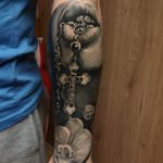 #Purity 🕊️ Thank you @lkalisio for let me do something for you! #MrWhiteSnakeTattoo #worldfamousink #tattoosocial #Bakutattoo #tattoouk #art #tattoo #inked #ink #tatuaz #portsmouth #southamptontattoo #southampton #krakow #poland #hampshiretattoo #FreshlyInkedMag #flower #orchidtattoo #rosarytattoo #tattoos #tattooartist #design #tattoodesign #tattooidea #lipstattoo #lips #rosary #orchid @freshlyinkedmagazine @totaltattoo @skindeep_uk
