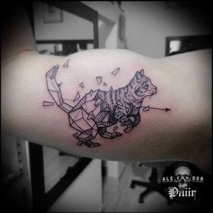 ~ Cat 🔥@PaiirStudio Para citas y cotizaciones: - WhatsApp 314-453-2275 - Bogotá. Calle 57 Sur # 3H-23 #Tattoo #Tatuaje #Man #TattooArt #Tattoos #Tatuajes #Bogotá #Cat #BlackWork #Man #Geometrico #Gato #Amazing