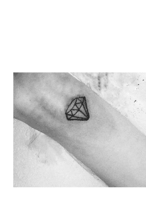 #tattoo #tattovoucher #tattoos #tattoist #tattooartist #instagood #ink #work #black #draw #drawing #diamond #diamonds @tarkatattoo @madziatarka