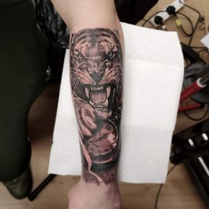 Some Graywash style🖤#MrWhiteSnakeTattoo #worldfamousink #tattoosocial #Bakutattoo #tattoouk #art #tattoo #inked #ink #tatuaz #portsmouth #southamptontattoo #southampton #krakow #poland #hampshiretattoo #tattooed #tigertattoo #tattoos #tattooartist #design #tattoodesign #tattooidea #graywash #animaltattoo #animal #portrait #elephant #tiger #elephanttattoo