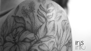 Floral sleeve #floraltattoo #floralsleeve #protea #proteatattoo #proteaflower #air #airsymbol #band #bandtattoo #dotwork #dotworktattoo #dotworkers #linework #lineworktattoo #lineworkers #capetown #capetowntattoo #barcelonatattoo #barcelona #ink #girlswithink #girlswithtattoos #girlsgirlsgirls 