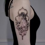 Upper arm tattoo by Zihwa #Zihwa #TattoodoApp #TattoodoApptattooartist #tattooartist #tattooart #tattooidea #inspiringtattoo #besttattoo #awesometattoo