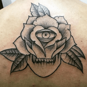 Skull rose eye