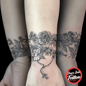 #tattooart #tattooartist #linework #flower #flowers #flowertattoo #ink #inked #rosary 
