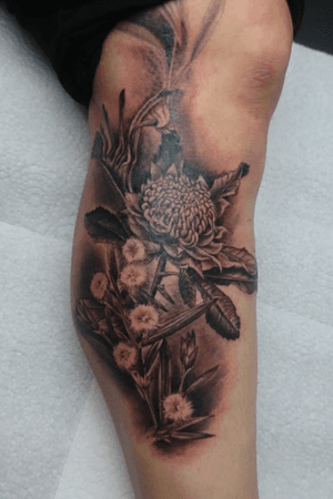 This guy is so talented!!!! #inked #tattooartist #australianwildflowers #Australia #flowertattoo 