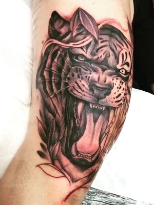 #knee #tattoo #tiger 