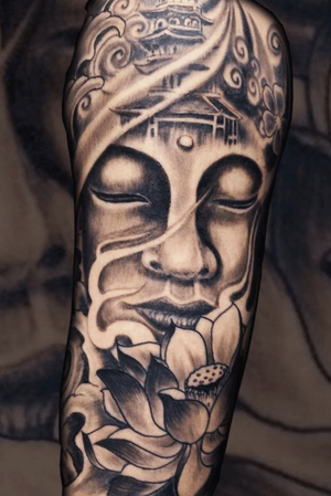 🌞 Amazing Realistic tattoo in Black & Grey style 