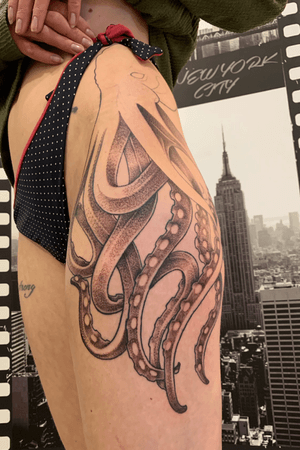 In progress. #tattoos#tattoo#tatouage#octopus#ink#inked#blackwork#whipshading#girlink#girl 