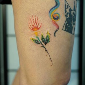 Non electric Hand poke tattoo by Blame Max #BlameMax #handpoke #stickandpoke #nonelectric #linework #illustrative #fineline #flower #floral #sun