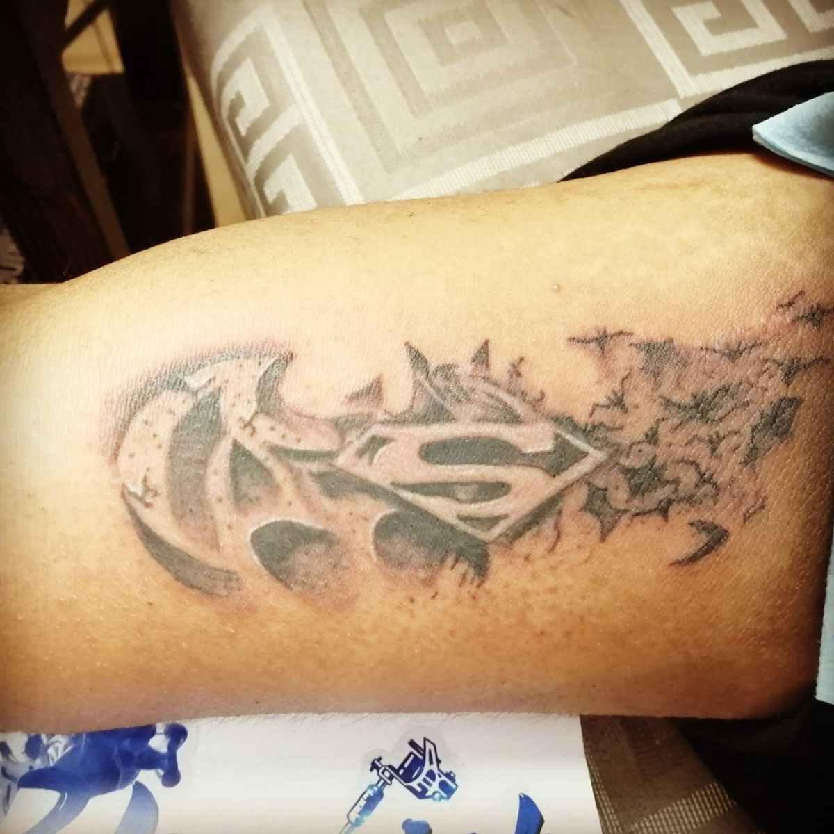 Tattoo uploaded by Blue ink tattoo • Batman 🗡️🗡️ @ en  Instagram #blueinktattoo #tatuajes #tattoo #ink #inktattoo #dinamicink  #tatuajespuebla #ezrevolution #ezcatridges #ezcartuchos #applof  #eztattooing #batman #superman ...
