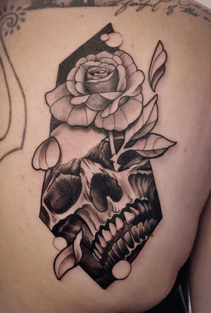 From that convention this oast weekens #skull #flower #blackandgrey #black 