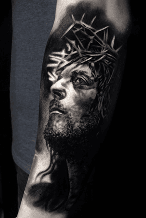 trampo feito ontem, em 8hfeito usando @tattooloverscare e @intenzetattooink#christ #jesus #religion #blackandgrey #blackandgreytattoo #tattoo #ink #tattooloverscare #intenzepride